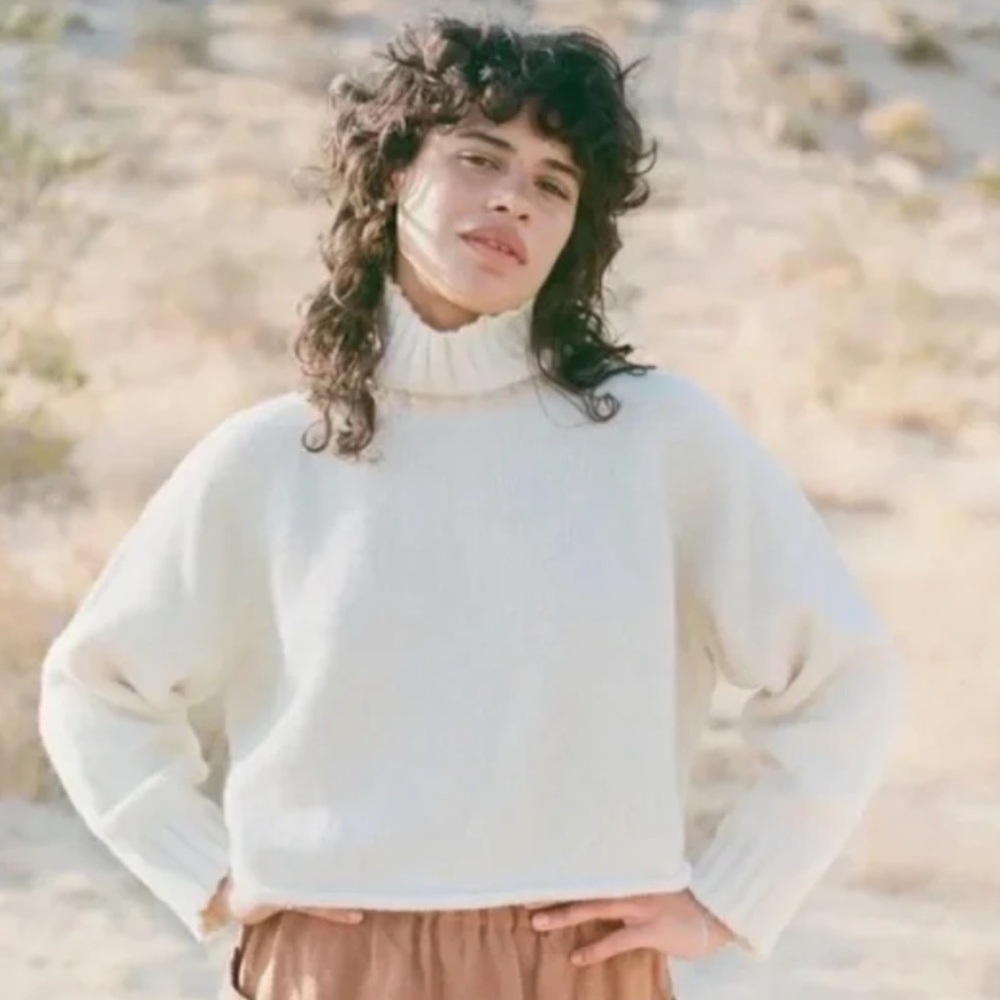 ISO: OZMA Eugene Sweater XS/S